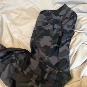 Old navy camo leggings XL